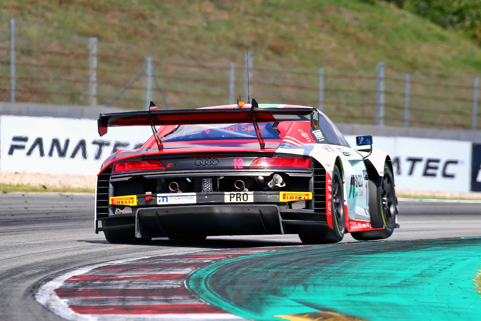 DAS PECH BLIEB AUCH BEIM FINALE EIN TREUER BEGLEITER: AUSFALL BEI DER GT WORLD CHALLENGE ENDURANCE IN BARCELONA!