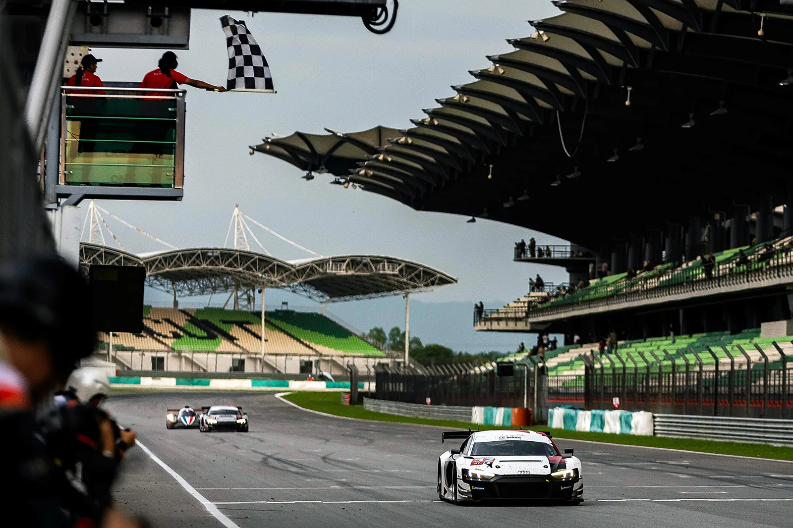 ERFOLGREICHER SAISONABSCHLUSS BEI DER ALMS IN SEPANG: SIEG UND PLATZ ZWEI FÜR AUDI SPORT-PILOT CHRISTOPHER HAASE!