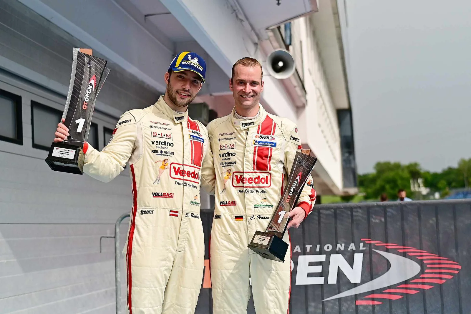 Eastalent hochmotiviert mit Pokal am Hungaroring